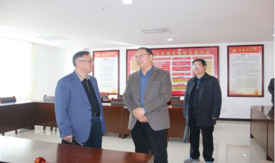 省委常委、省總工會主席馬吉孝等一行蒞臨青海物產(chǎn)集團(tuán)公司視察，調(diào)研指導(dǎo)道路貨運(yùn)企業(yè)建會、貨運(yùn)司機(jī)入會等工作